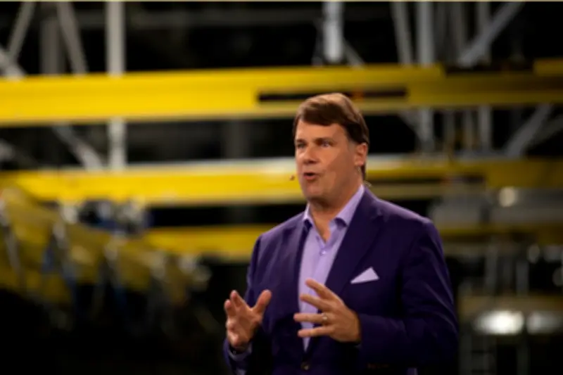 Ford Busca Competir con China con Vehículos Eléctricos de 30 Mil Dólares