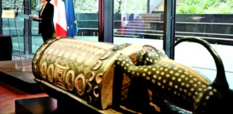 Francia restituye a Costa de Marfil el tambor sagrado Djidji Ayôkwé tras un siglo