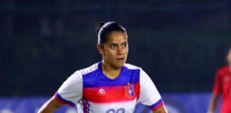 Futbolista mexicana Claudia Cid denuncia abandono en Albania tras grave lesión