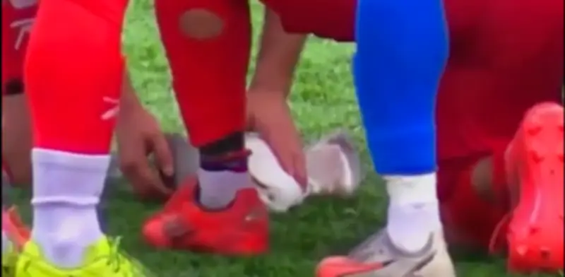 Futbolista turco salva a gaviota con RCP tras pelotazo en partido amateur