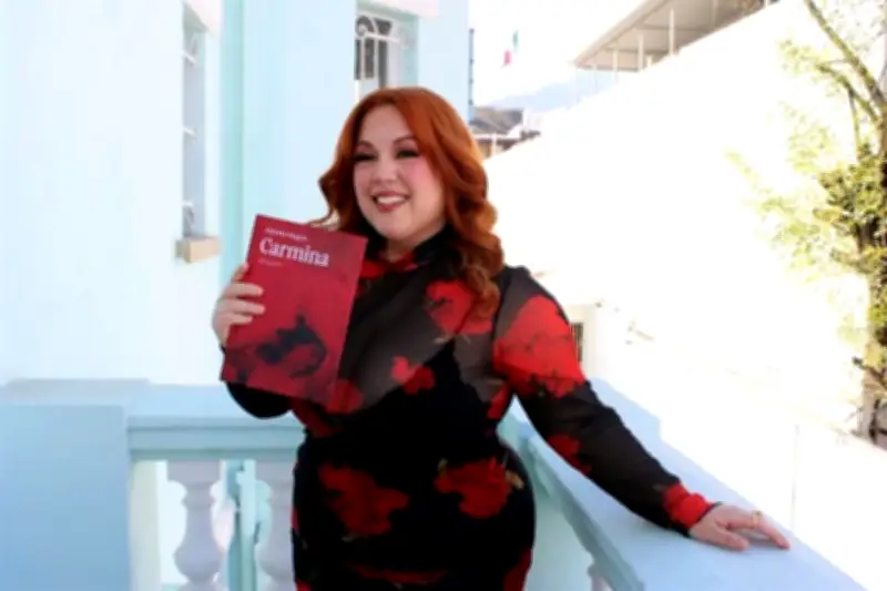 Gabriela Góngora presenta su ópera prima poética 'Carmina' en Santo Café