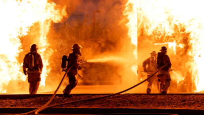 Gobierno de Ecuador califica como intencionales los grandes incendios en Guayaquil