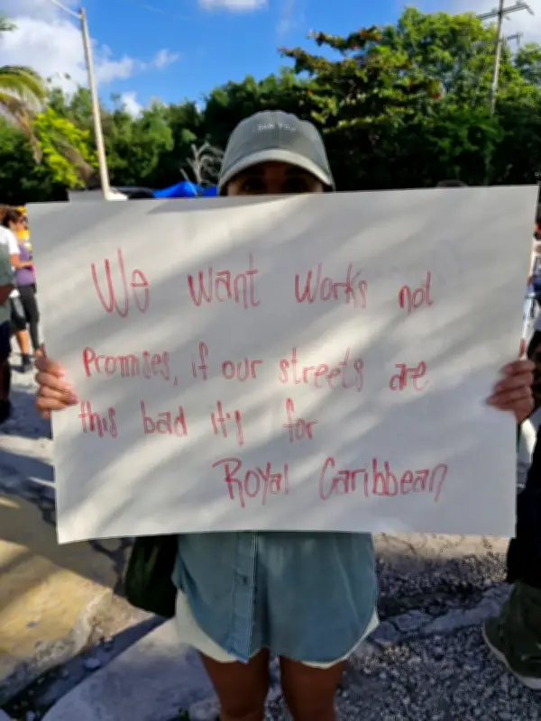 Greenpeace urge a Semarnat rechazar parque acuático de Royal Caribbean en Mahahual