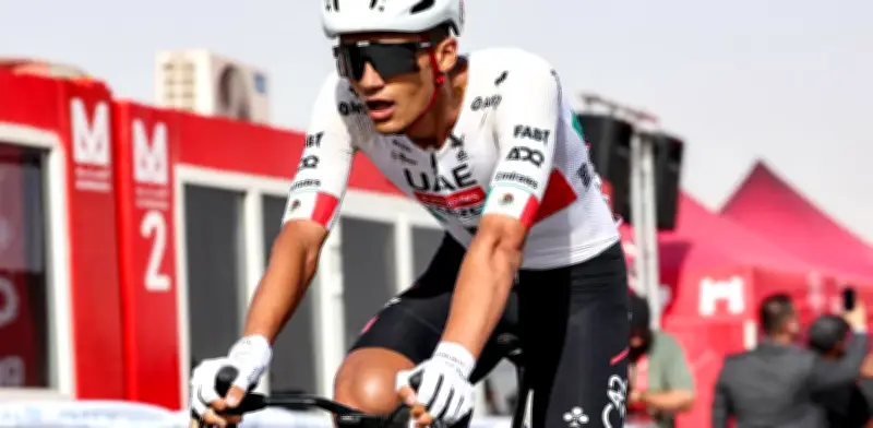 Gritos mexicanos en el desierto impulsan a Isaac del Toro a la victoria histórica en Jebel Hafeet