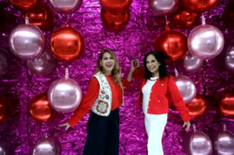 Grupo de amigas celebra el Día del Amor y la Amistad con tradicional juego de lotería