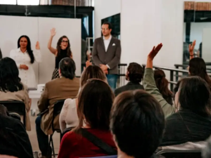 Guadalajara capacita a personal de Colmenas en mediación vecinal para prevenir violencia