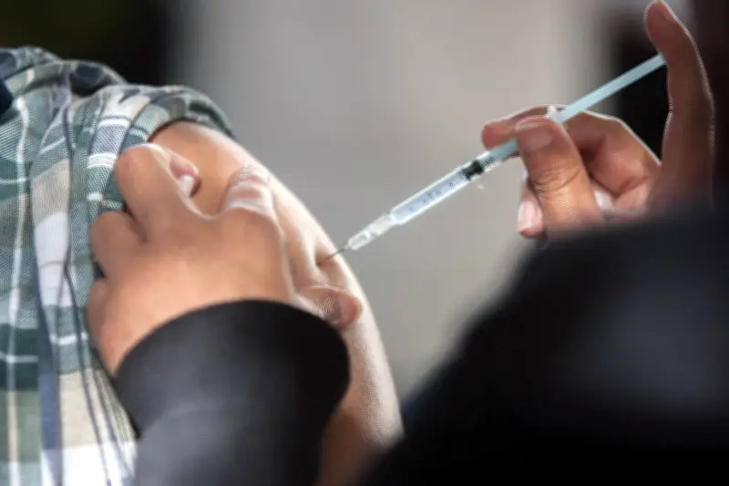 Guanajuato en alerta por caso sospechoso de sarampión; piden vacunar a menores de 50 años