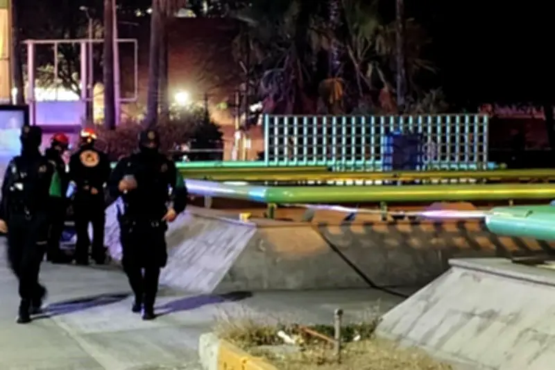 Hallan cuerpo colgado en estación del Metro de la Ciudad de México