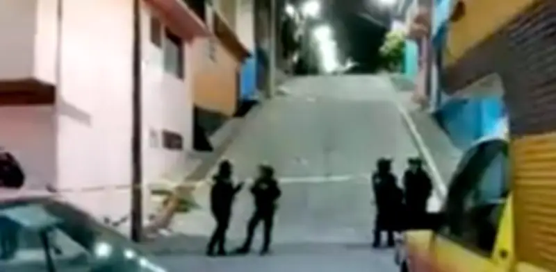 Hallan cuerpo de mujer apuñalada y maniatada en su domicilio de la colonia La Araña