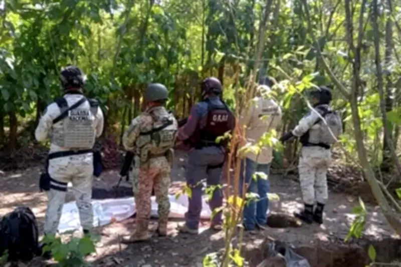 Hallan fosa clandestina con seis cuerpos en Tabasco; autoridades investigan