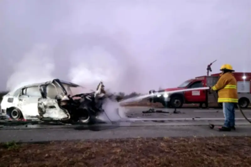 Hallan restos humanos en vehículo incendiado en Nuevo León, investigan como homicidio