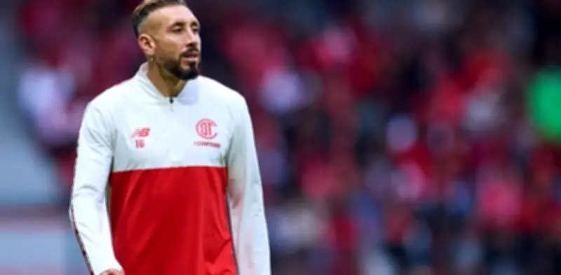 Héctor Herrera rechaza naturalizados en el Tri: 'Que jueguen mexicanos'