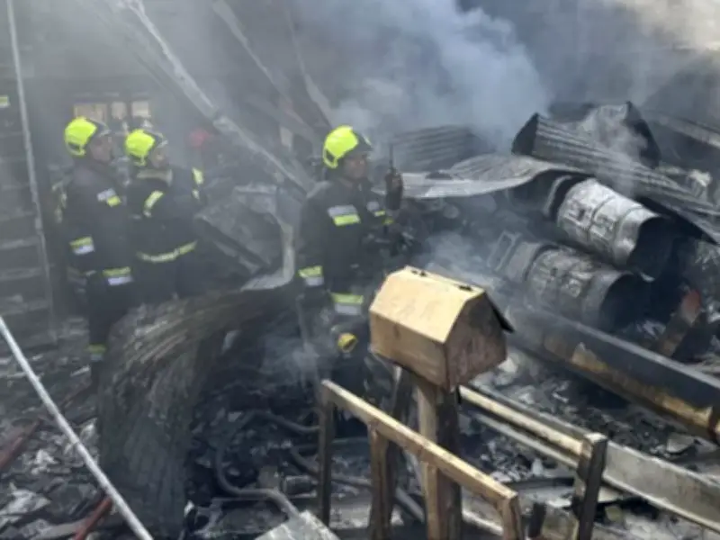 Helicóptero militar iraní se estrella en mercado, dejando cuatro muertos por falla técnica