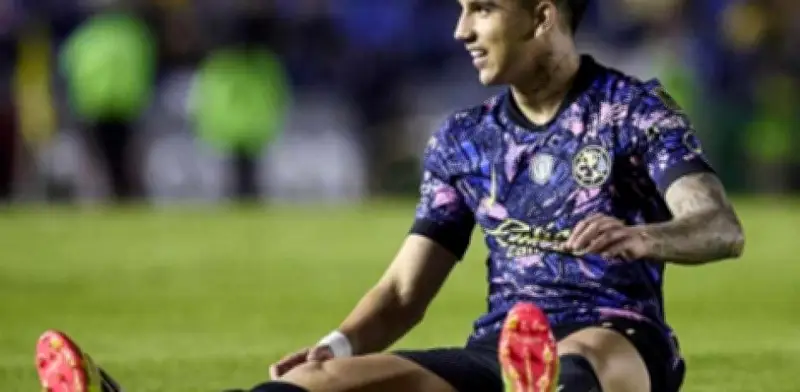 Henry Martín defiende a Kevin Álvarez de abucheos en el América