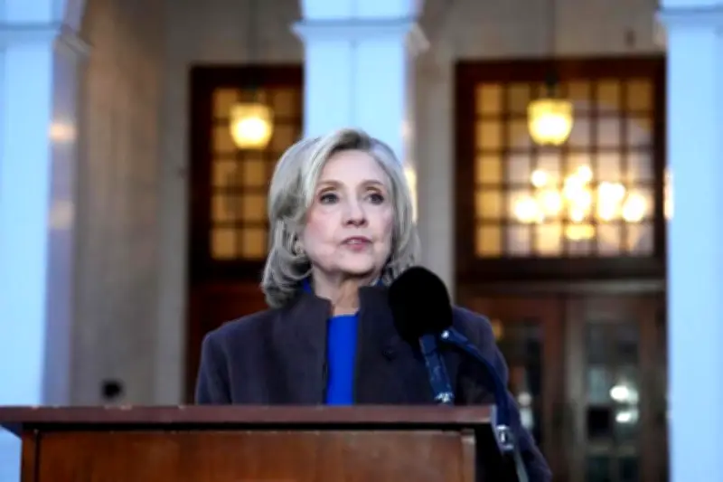 Hillary Clinton afirma que su esposo Bill desconocía los crímenes de Jeffrey Epstein