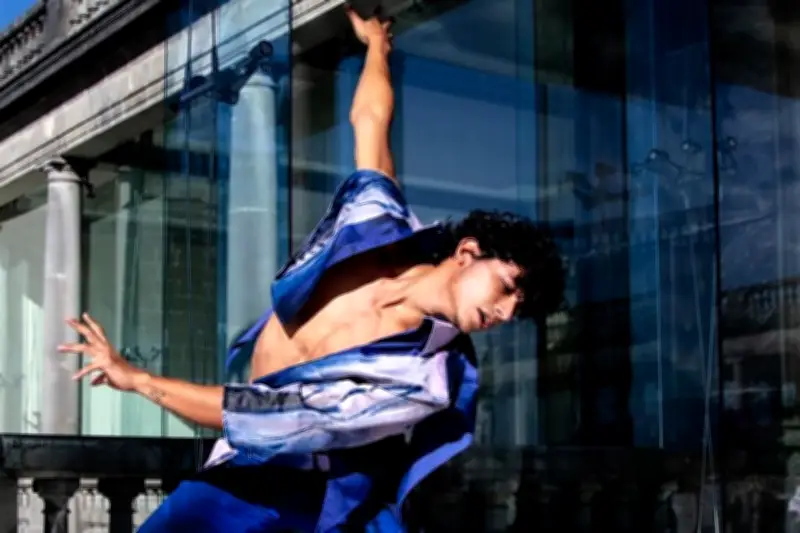 Hilvanan moda, danza y arte contemporáneo en innovadora fusión cultural