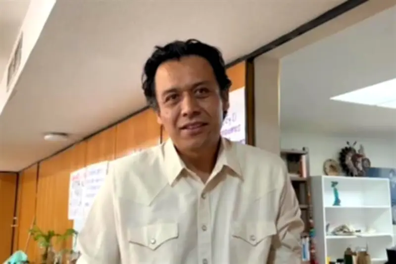 Hombre lleva cuatro días atrincherado en su casa exigiendo notificación oficial