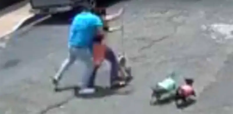 Hombre 'taclea' a mujer de 55 años que paseaba a su perro en Miguel Hidalgo