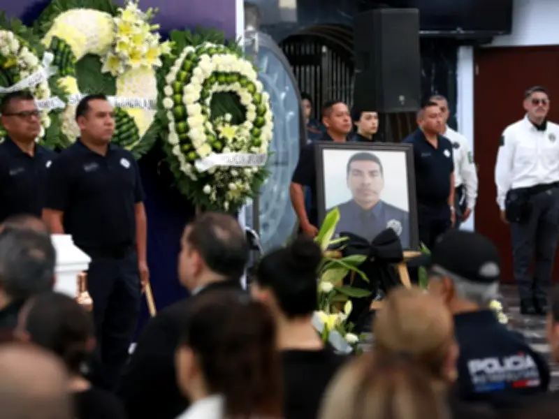 Homenaje en Jalisco a policía estatal asesinado durante ataque al penal de Ixtapa