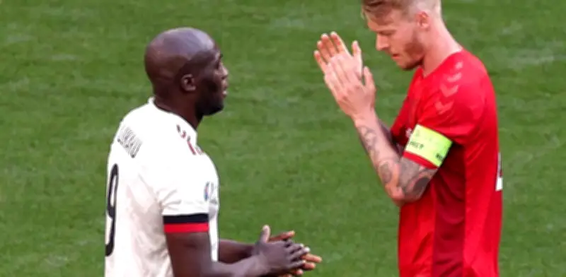 Homenaje unánime a Eriksen en Copenhague: ovación en minuto 10