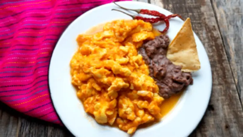 Huevos al albañil: el desayuno picante que celebra la tradición mexicana