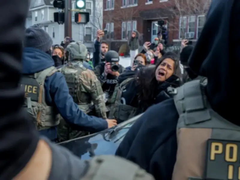 ICE mantiene redadas pese a cierre parcial del DHS por bloqueo demócrata en EE.UU.