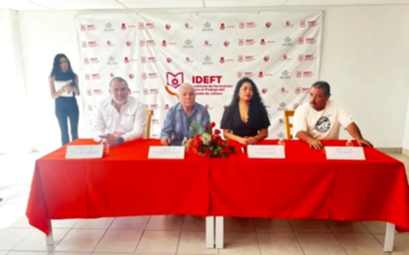 IDEFT y Puerto Mágico impulsan capacitación turística en Puerto Vallarta con programas prácticos