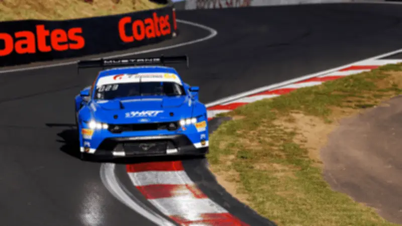 Impactante accidente en Bathurst: auto choca contra canguro y se incendia en carrera