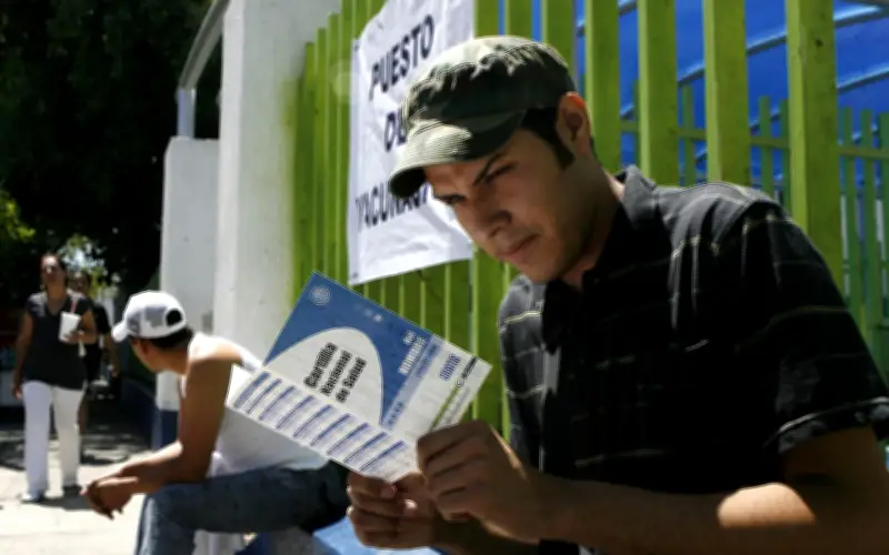 IMSS facilita la recuperación de la cartilla de vacunación ante brote de sarampión