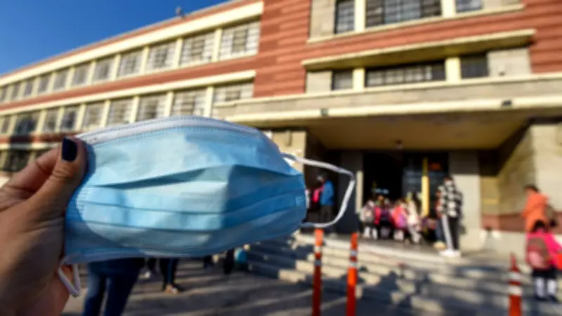 IMSS recomienda cubrebocas específicos ante brote de sarampión en México