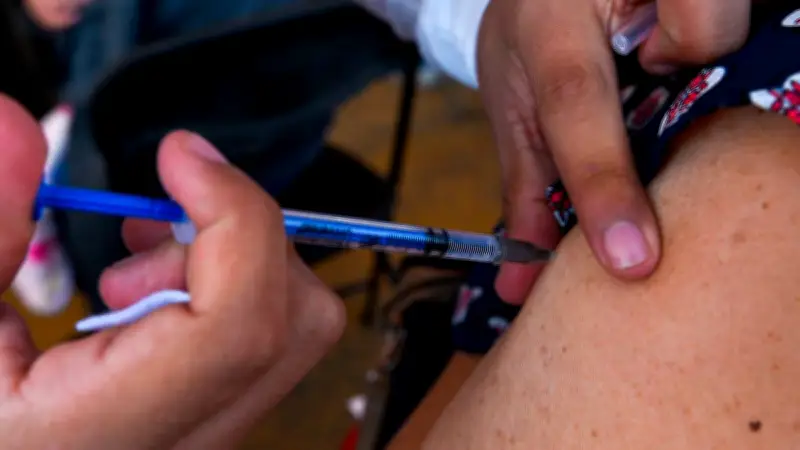 IMSS y UNAM reactivan Mega Centro de Vacunación contra sarampión en Ciudad Universitaria