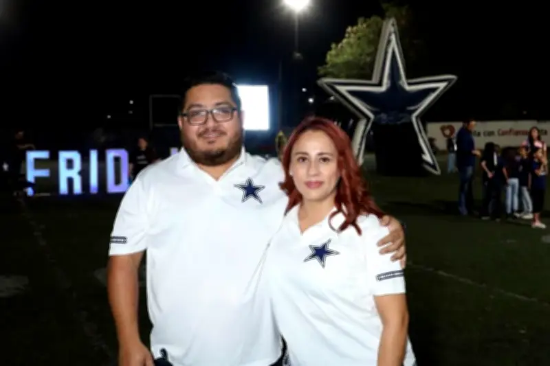 Inauguran Temporada de Fútbol con Desfile de Porristas y Jugadores