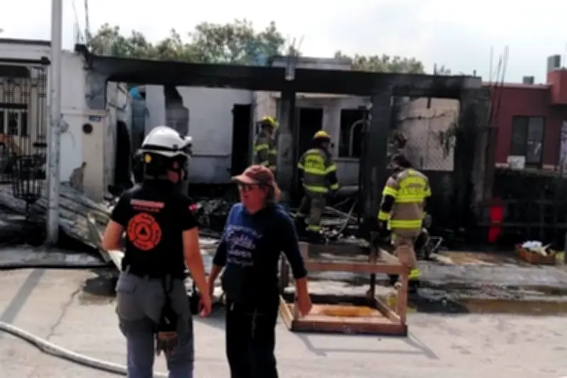 Incendio Consume Vivienda Abandonada en Escobedo, Nuevo León