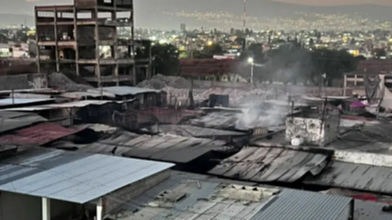 Incendio devasta Central de Abasto de Ixtapaluca en Edomex; múltiples locales afectados