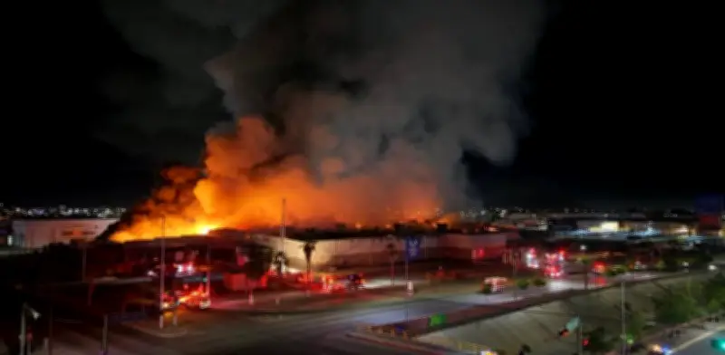 Incendio devasta tienda Sam's Club en Hermosillo; autoridades reportan cero víctimas