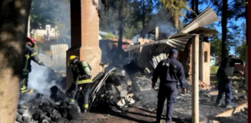 Incendio en cabaña de Mineral del Chico: Chimenea pudo ser la causa del siniestro