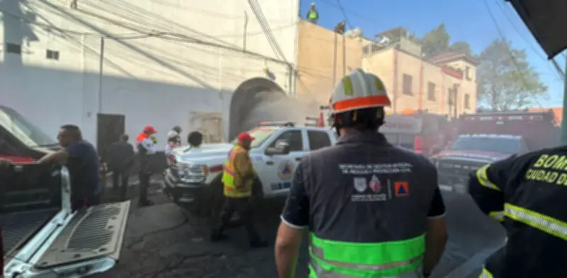 Incendio en mueblería de Cuauhtémoc desaloja a decenas; atienden crisis nerviosas