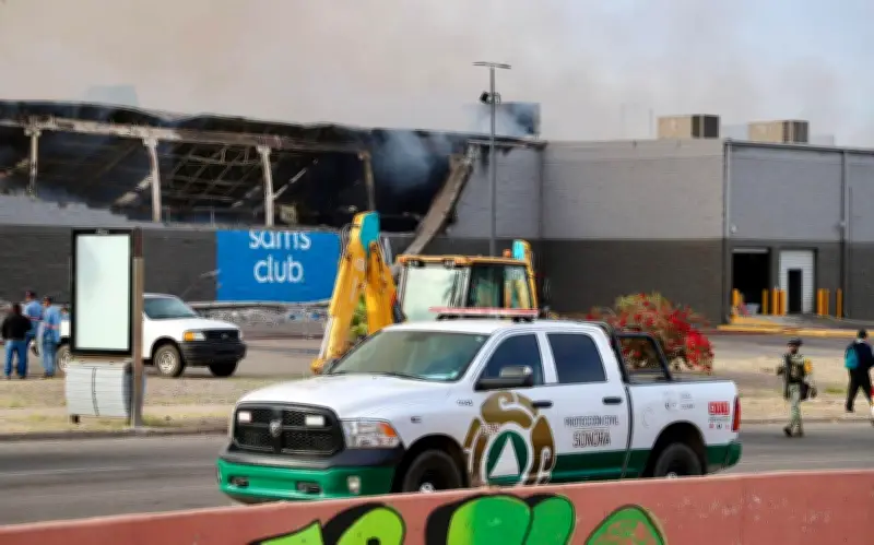 Incendio en Sam's Club de Hermosillo provoca cierre de vialidades principales