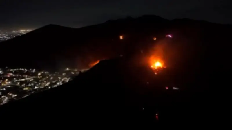 Incendio forestal de gran magnitud en Sierra de Guadalupe moviliza a brigadas en Tlalnepantla