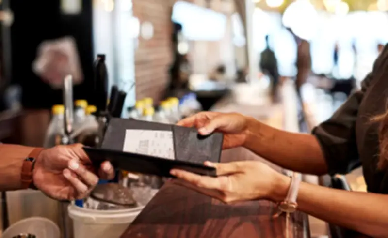 Industria restaurantera enfrenta crisis por bajo crecimiento económico y pérdida de poder adquisitivo