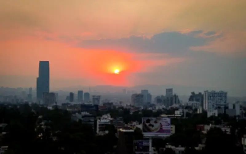 Iniciativa busca hacer obligatorio el home office durante contingencias ambientales en CDMX