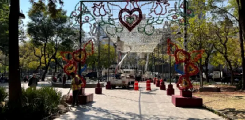 Instalan Corredor del Amor con corazones gigantes en la Alameda Central de CDMX
