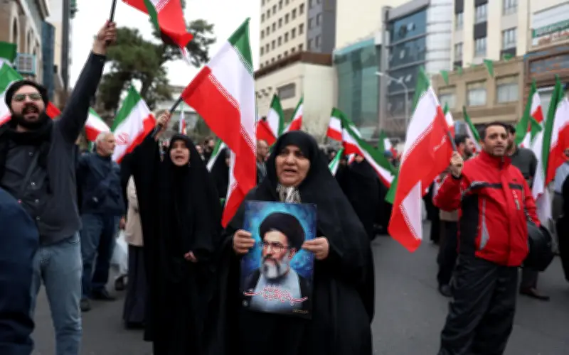 Irán afirma que su líder supremo dirige operaciones desde la sala de guerra tras ataques