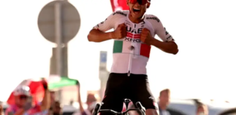 Isaac del Toro domina Jebel Hafeet y se corona líder del UAE Tour 2026