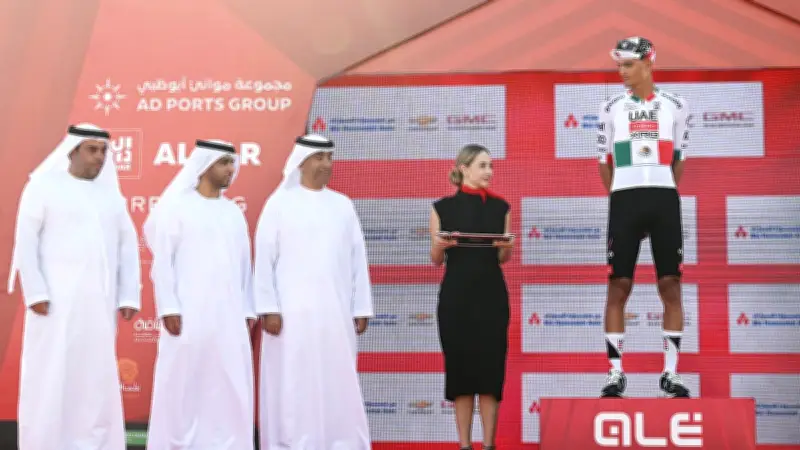 Isaac del Toro domina la etapa inaugural y estrena el maillot en el UAE Tour 2026