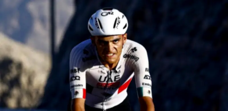 Isaac del Toro enfrenta etapa crucial en UAE Tour: 166 km llanos antes del ascenso final