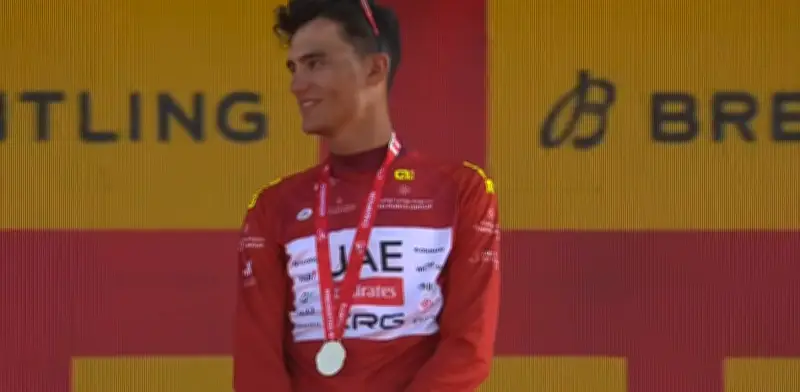 Isaac del Toro hace historia: Himno mexicano suena por primera vez en el WorldTour