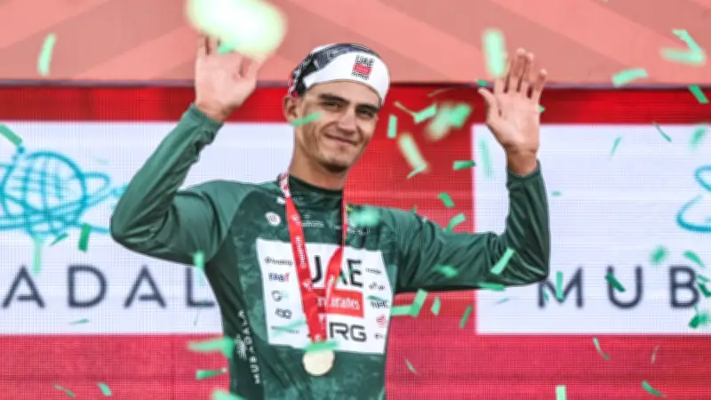 Isaac del Toro mantiene segundo lugar en UAE Tour 2026 tras etapa 4 en Fujairah