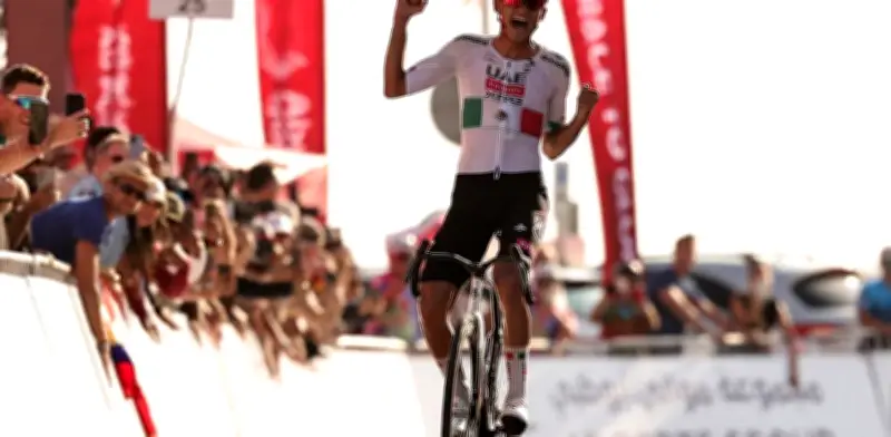 Isaac del Toro rompe récord mexicano de Raúl Alcalá y supera a Tadej Pogacar en victorias a los 22 años