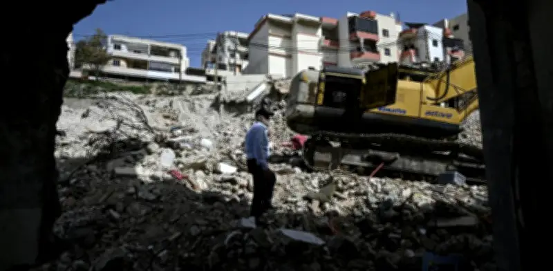 Israel ataca Líbano y campo palestino: al menos 8 muertos pese a alto el fuego